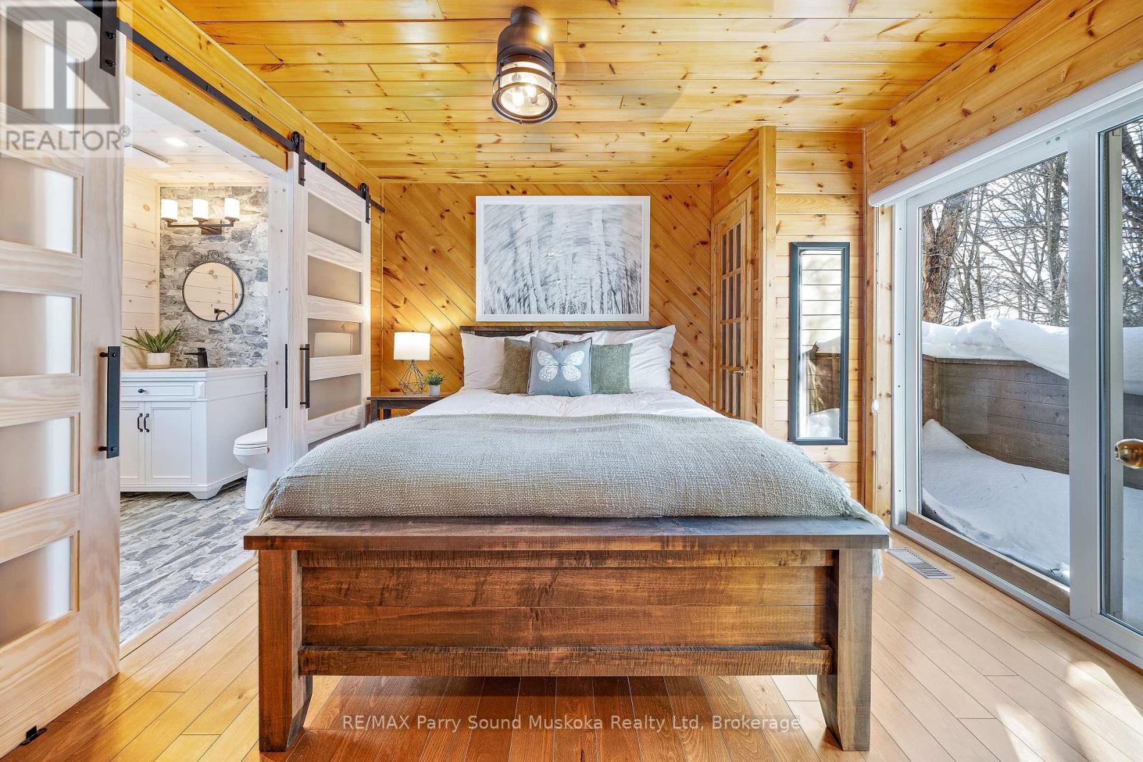 587 Centre Road, Mckellar, ON - Indoor Photo Showing Bedroom