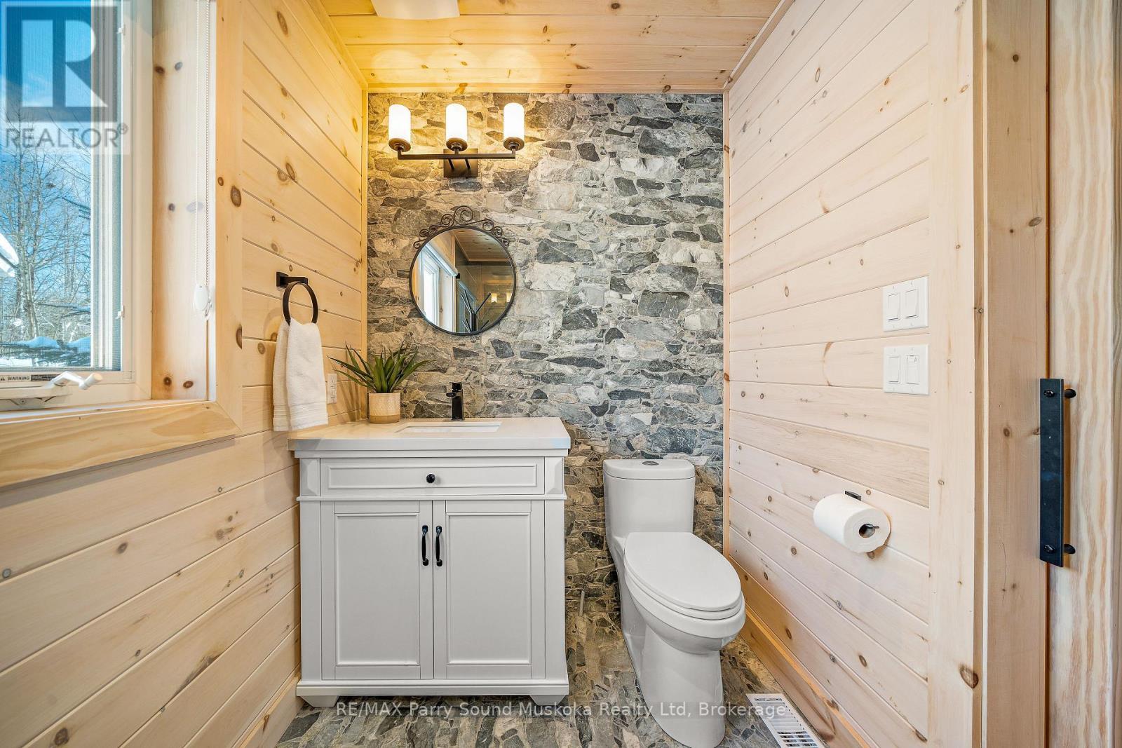 587 Centre Road, Mckellar, ON - Indoor Photo Showing Bathroom