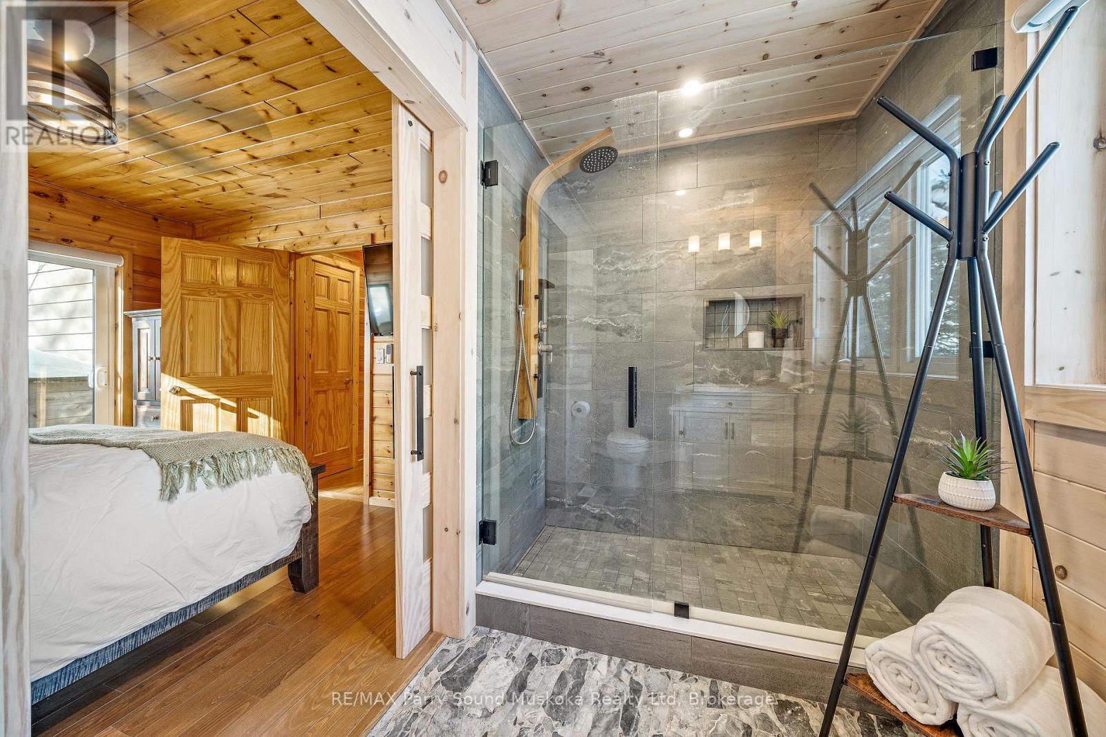 587 Centre Road, Mckellar, ON - Indoor Photo Showing Bathroom