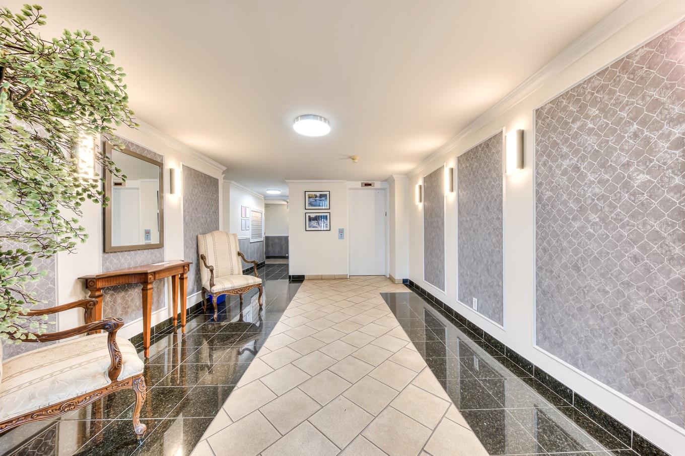 Hall d'entrée/Vestibule - 406-520 Boul. De La Côte-Vertu, Montréal (Saint-Laurent), QC - Indoor Photo Showing Other Room