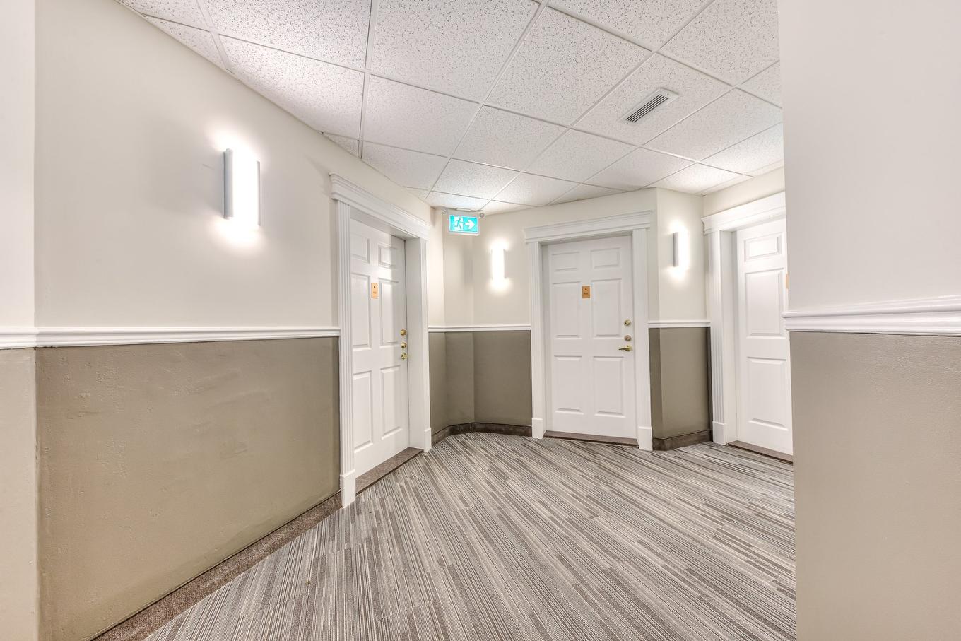 Hall d'entrée/Vestibule - 406-520 Boul. De La Côte-Vertu, Montréal (Saint-Laurent), QC - Indoor Photo Showing Other Room