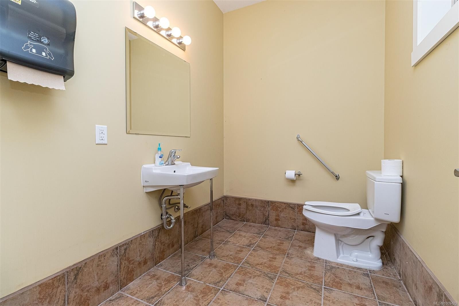 230 Rupert Rd East, Qualicum Beach, BC