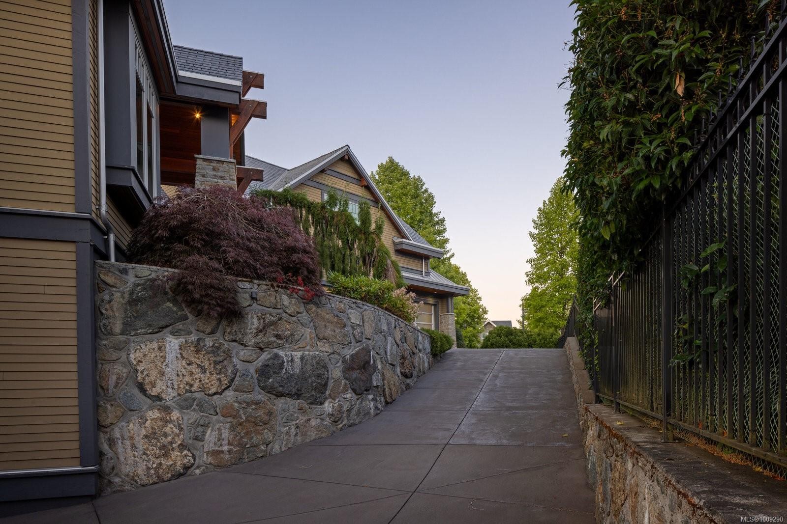 1098 Bearspaw Plat, Langford, BC