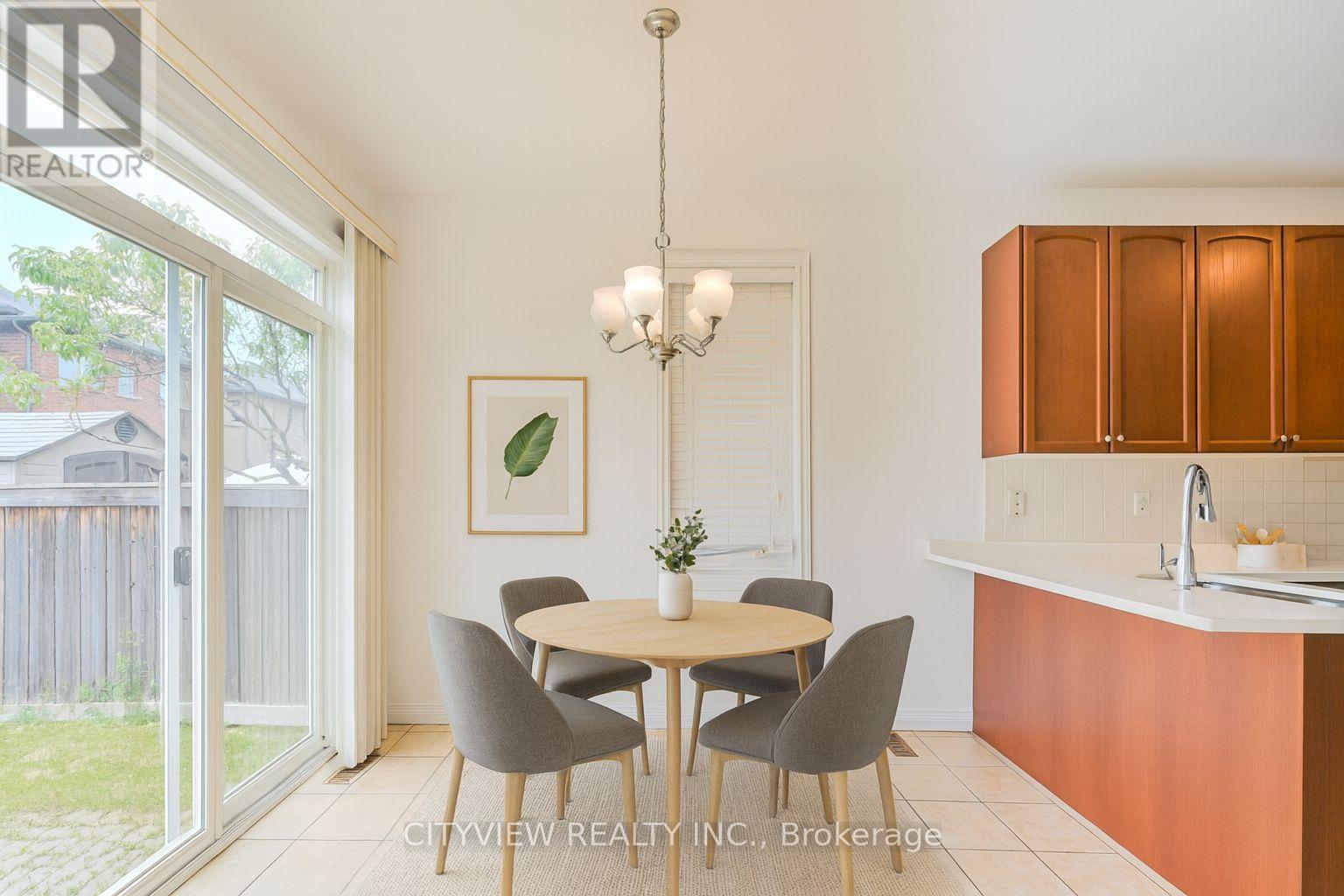 330 Giddings Crescent, Milton, ON - Indoor Photo Showing Dining Room