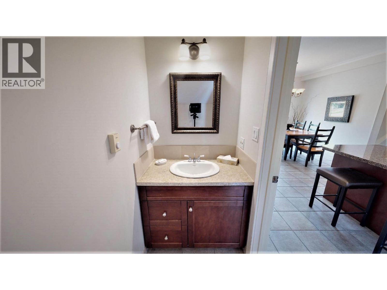 200 Bighorn Boulevard Unit# 234 B, Radium Hot Springs, BC - Indoor Photo Showing Bathroom