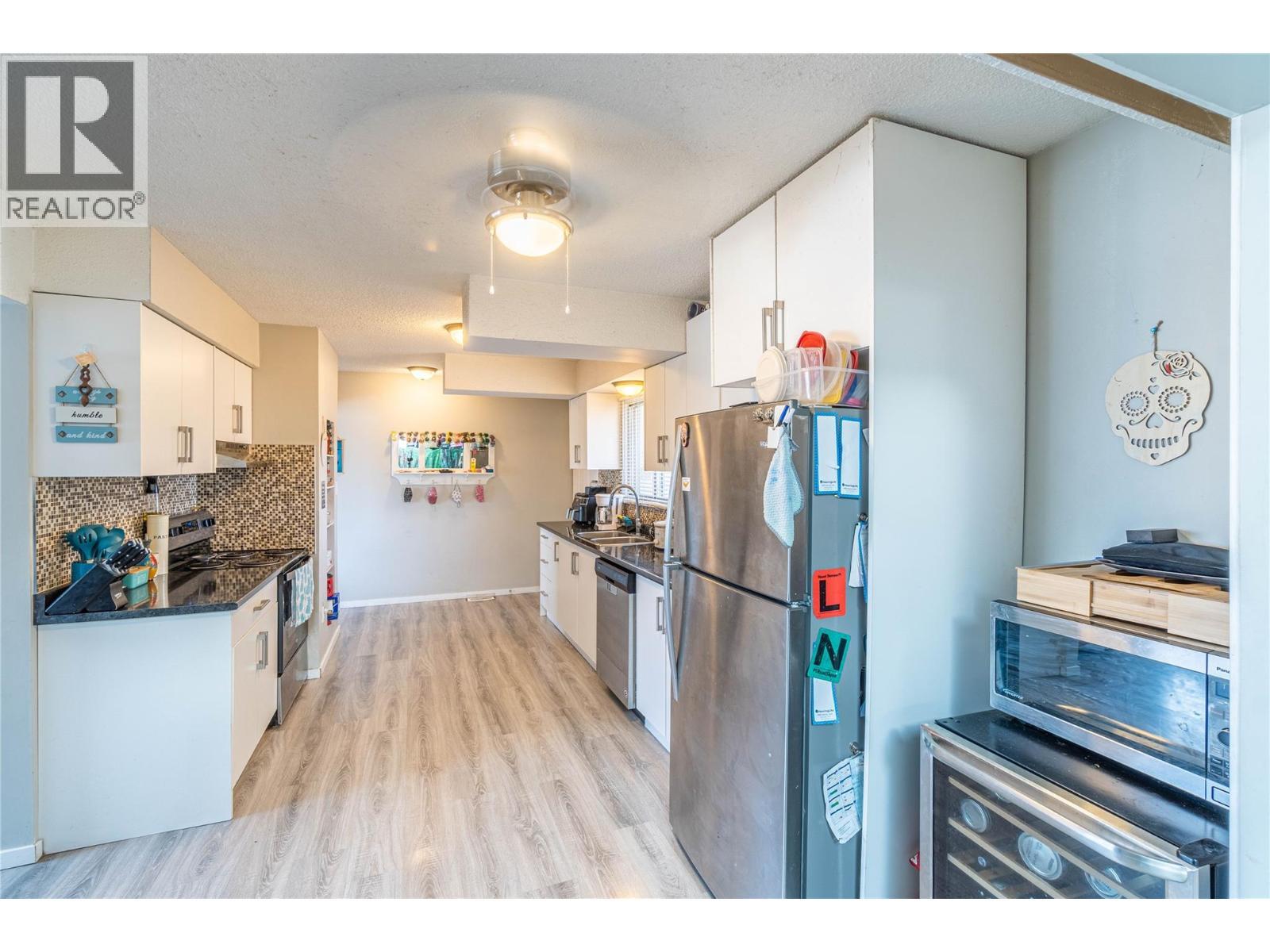 1569 Westmount Drive, Kamloops, BC - Indoor Photo Showing Kitchen