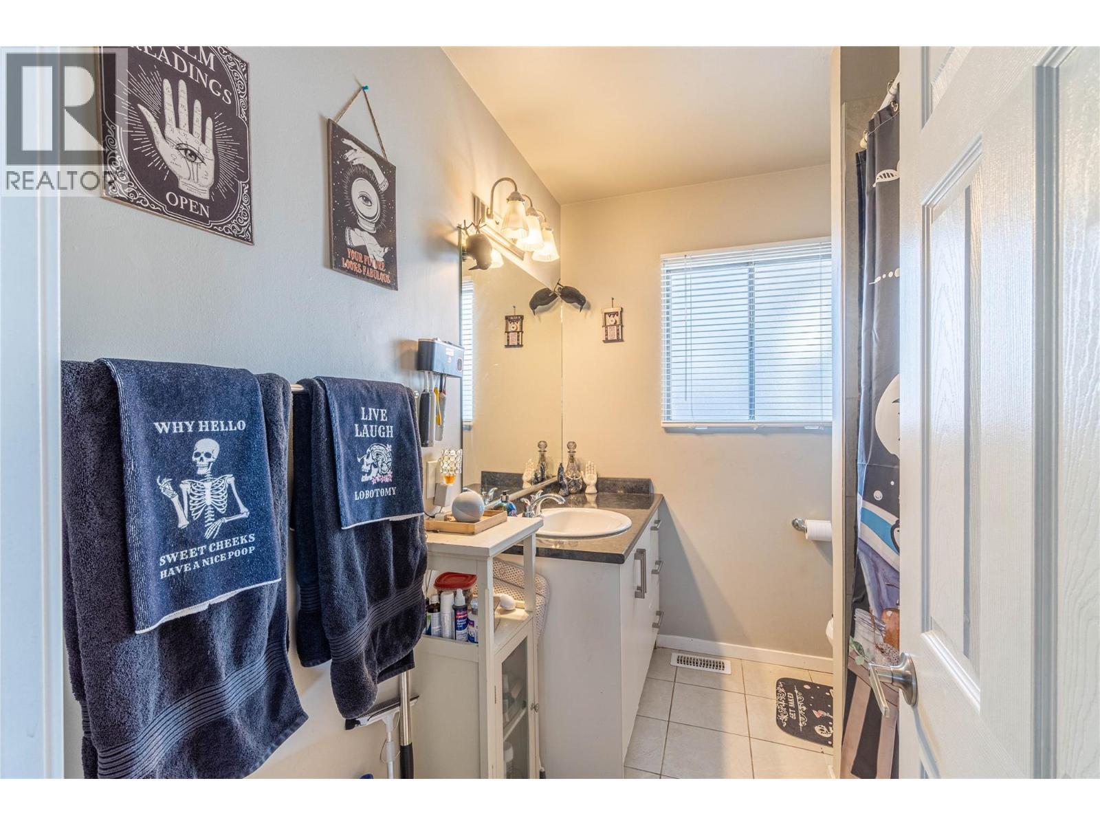 1569 Westmount Drive, Kamloops, BC - Indoor Photo Showing Bathroom