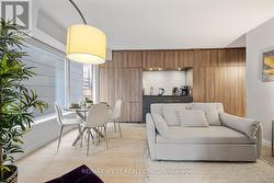 704 - 155 YORKVILLE AVENUE Toronto, ON M5R 0B4