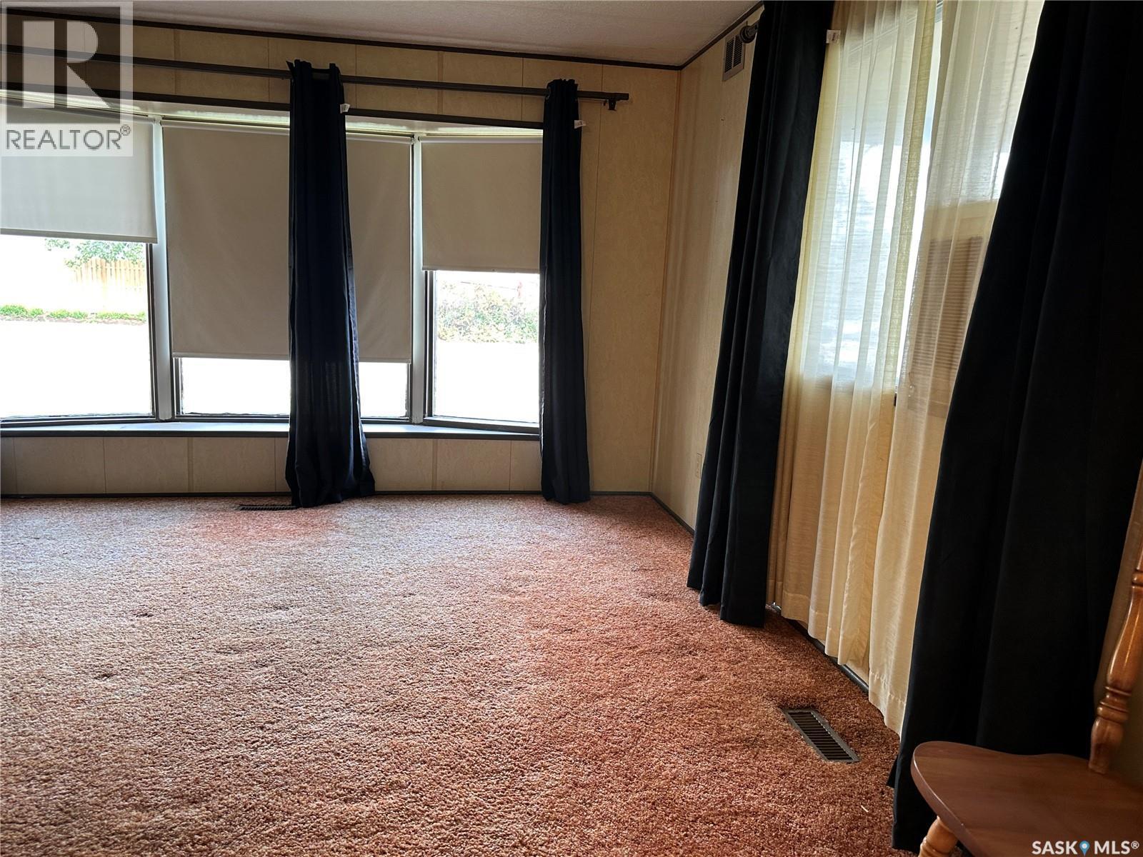 55 14Th Street, Weyburn, SK