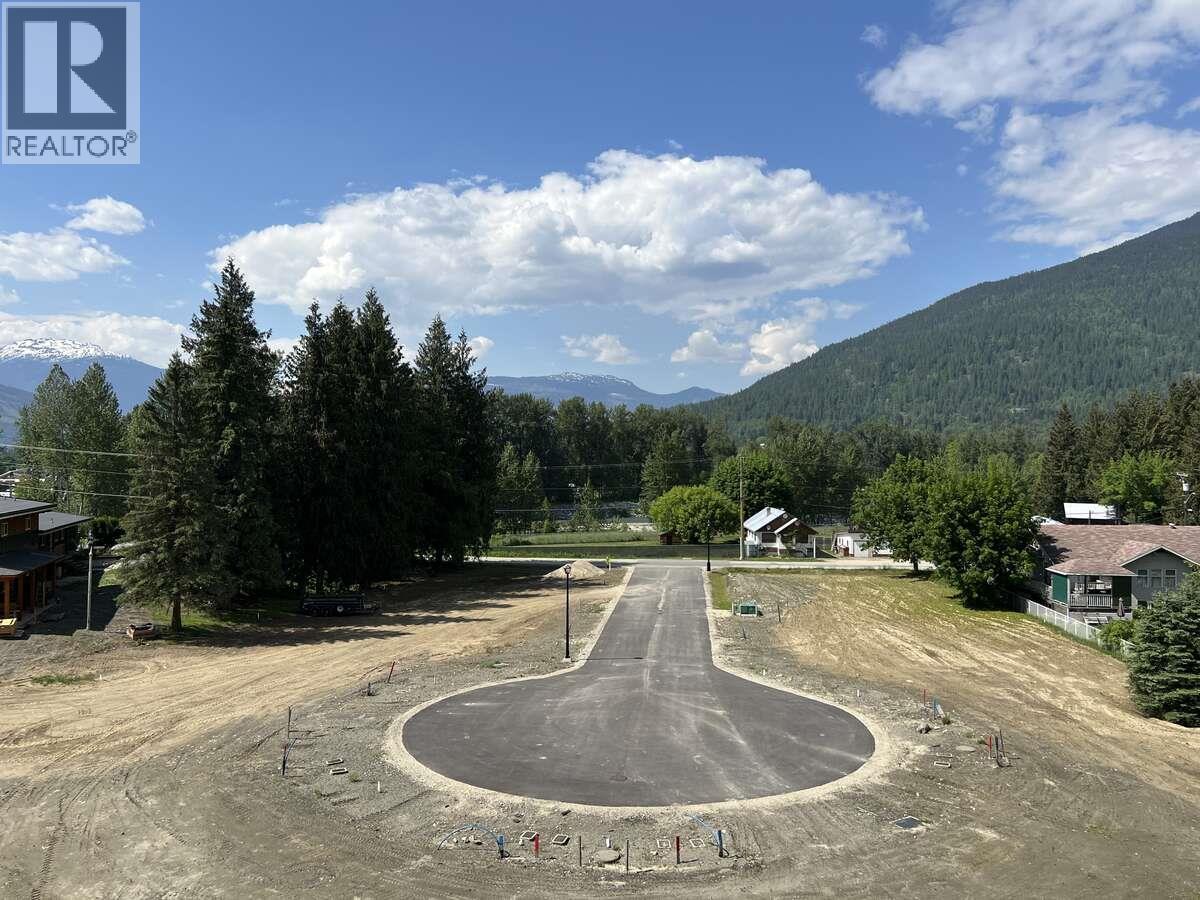 Sl 2, 4-1445 Illecillewaet Road, Revelstoke, BC