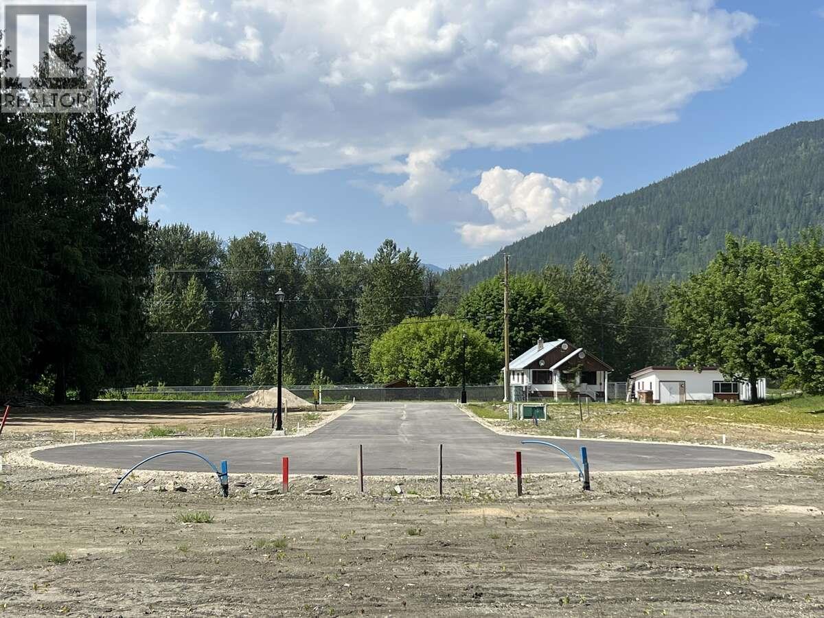Sl 2, 4-1445 Illecillewaet Road, Revelstoke, BC