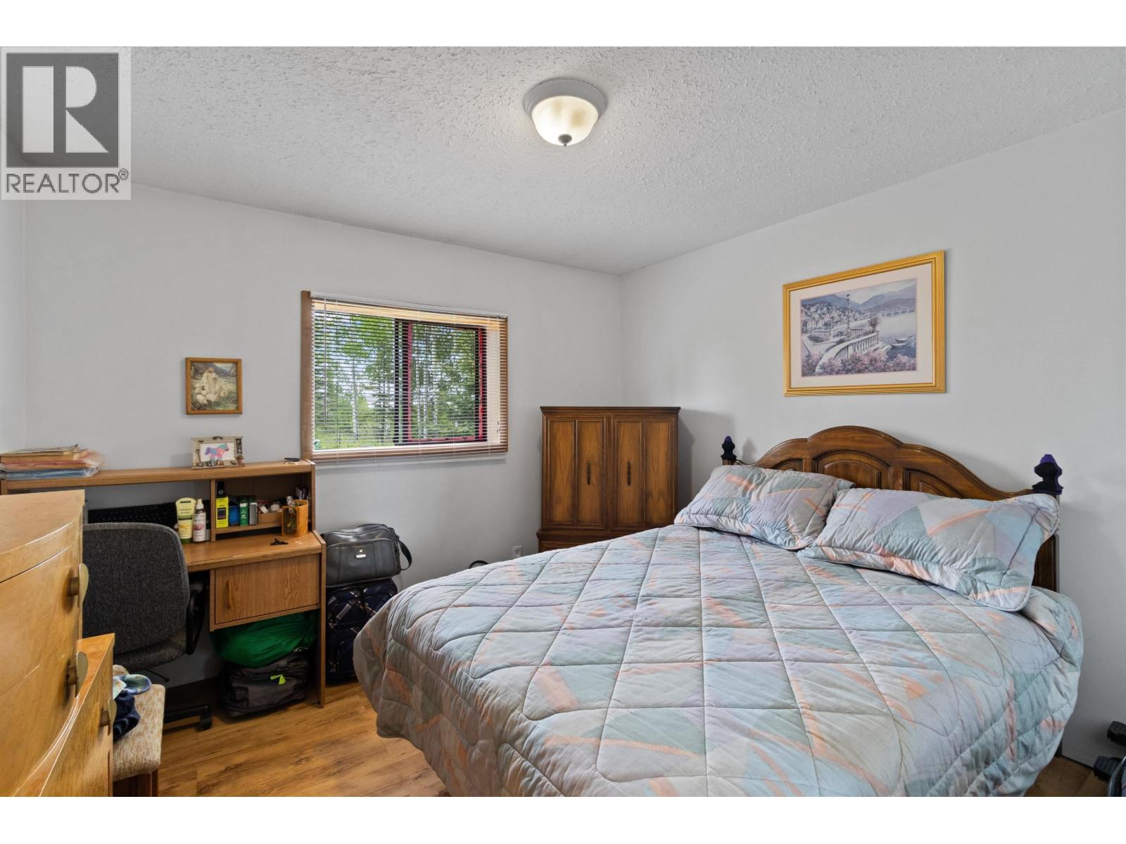 6777 Little Fort 24 Highway, Lone Butte, BC - Indoor Photo Showing Bedroom