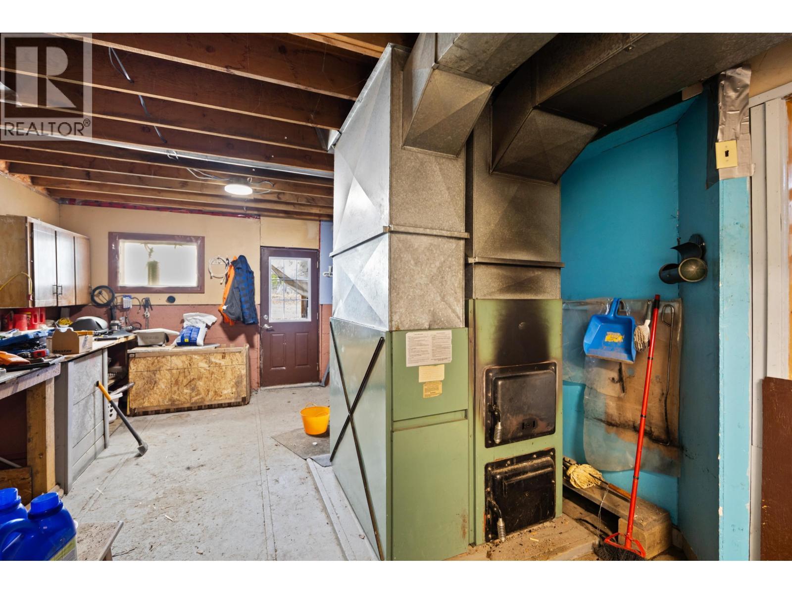 6777 Little Fort 24 Highway, Lone Butte, BC - Indoor