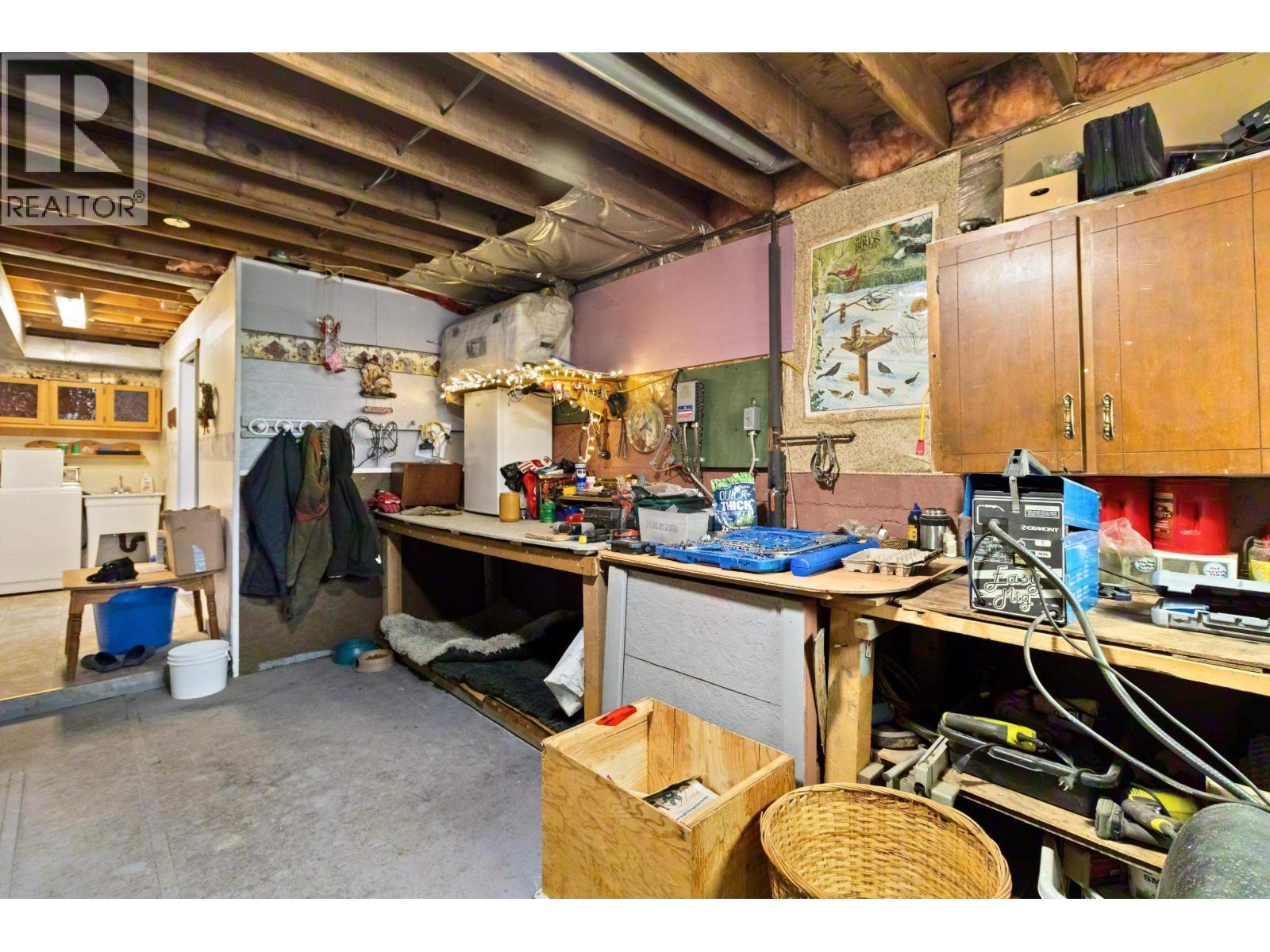 6777 Little Fort 24 Highway, Lone Butte, BC - Indoor Photo Showing Basement