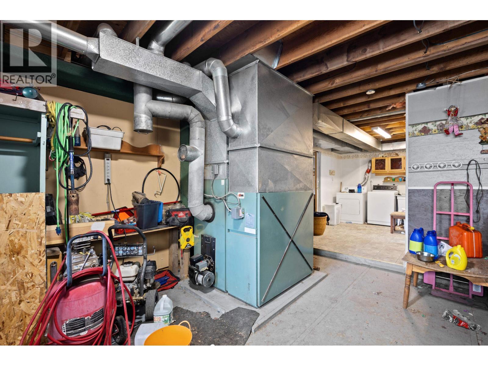 6777 Little Fort 24 Highway, Lone Butte, BC - Indoor Photo Showing Basement