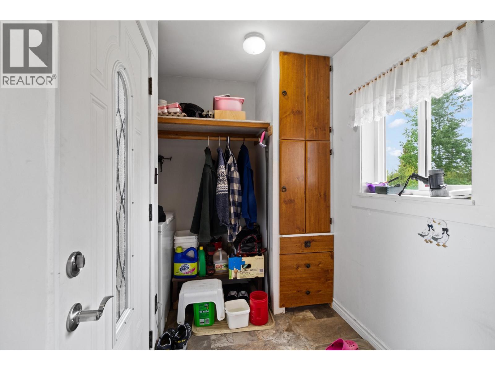 6777 Little Fort 24 Highway, Lone Butte, BC - Indoor