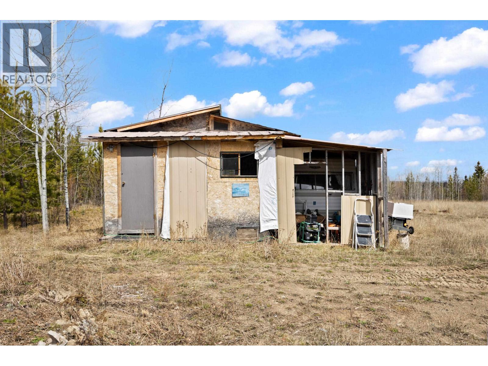 6777 Little Fort 24 Highway, Lone Butte, BC - Outdoor