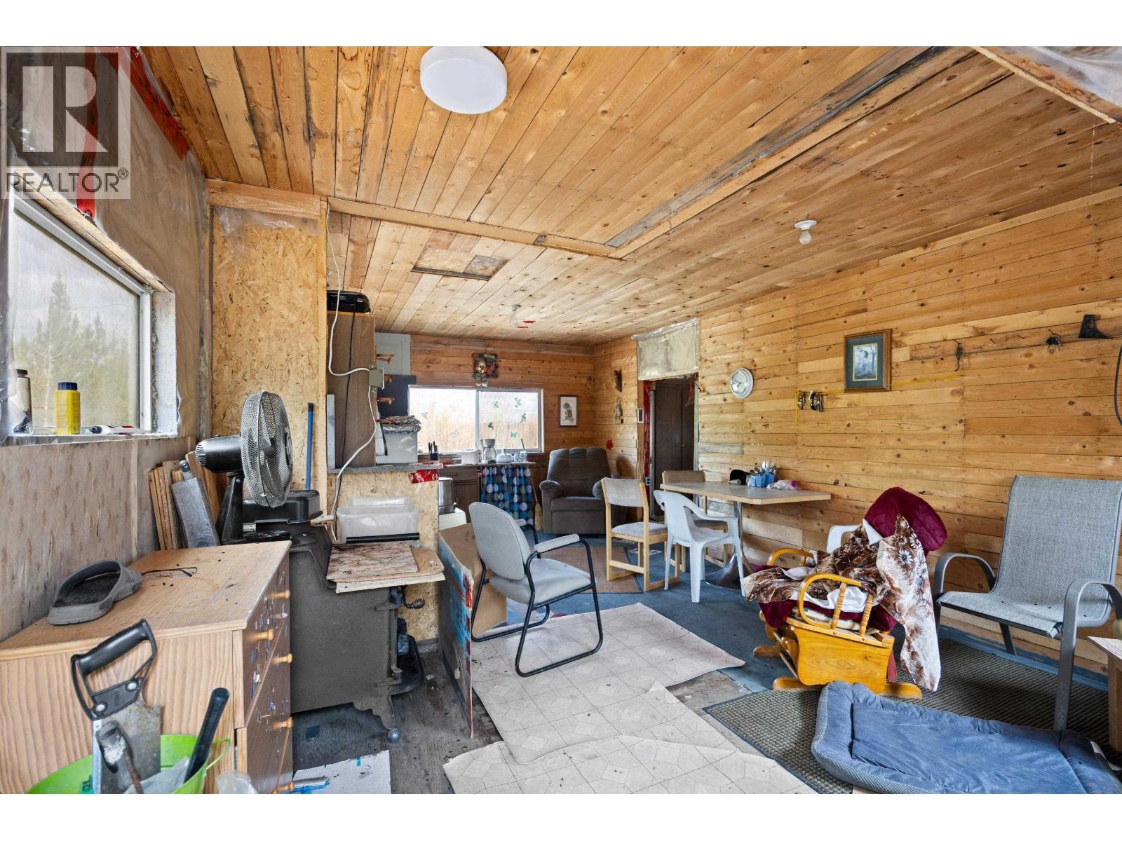 6777 Little Fort 24 Highway, Lone Butte, BC - Indoor