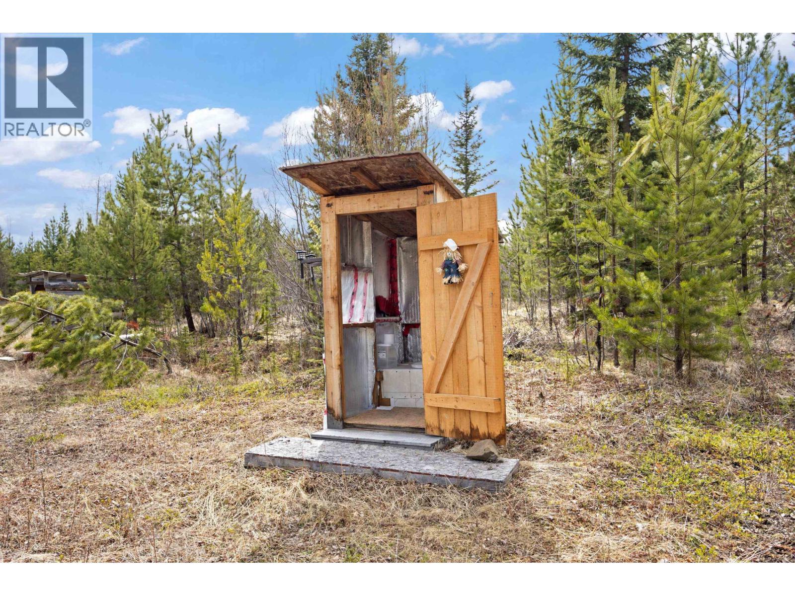 6777 Little Fort 24 Highway, Lone Butte, BC - Outdoor