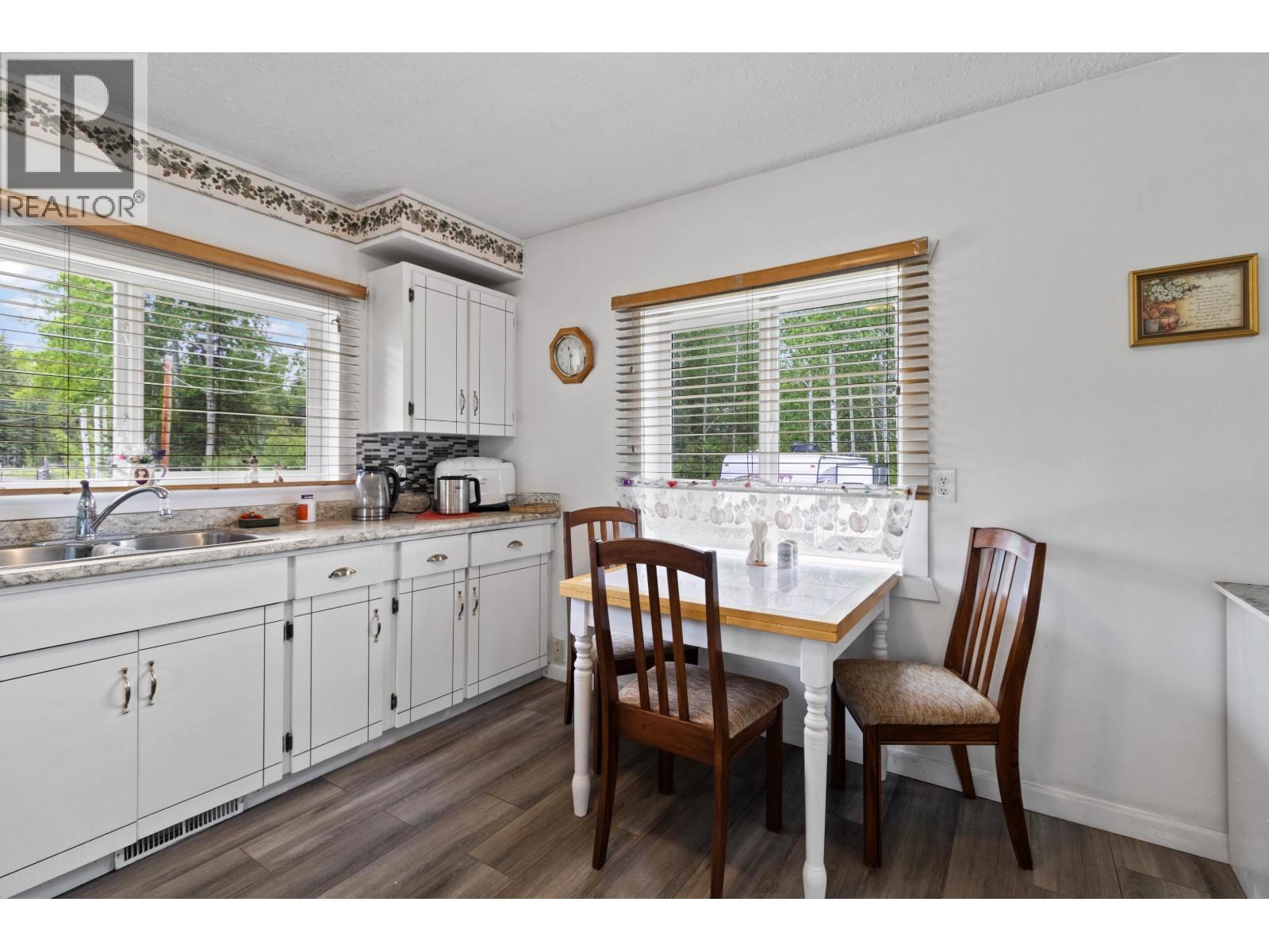 6777 Little Fort 24 Highway, Lone Butte, BC - Indoor