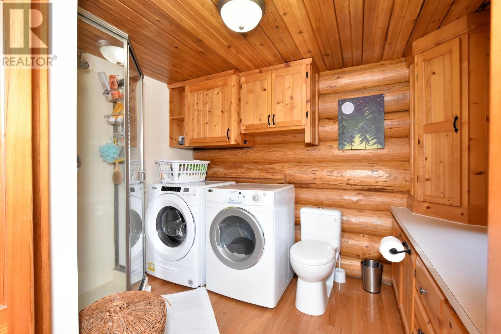 3740 Cameron Road, Eagle Bay, BC - Indoor Photo Showing Laundry Room