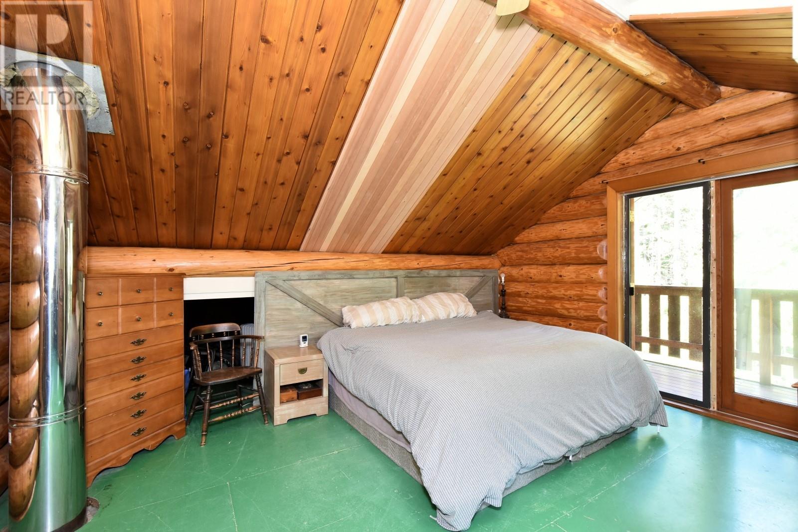 3740 Cameron Road, Eagle Bay, BC - Indoor Photo Showing Bedroom
