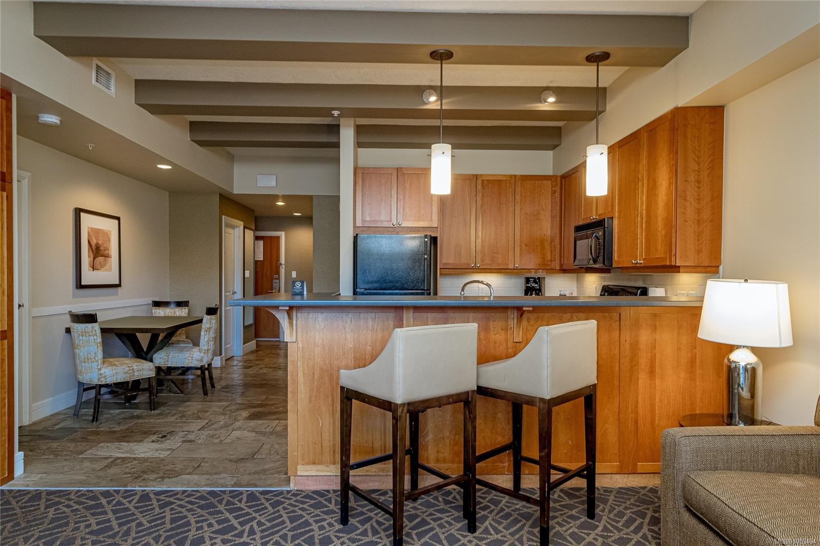 218-220 B-1376 Lynburne Pl, Langford, BC - Indoor Photo Showing Kitchen