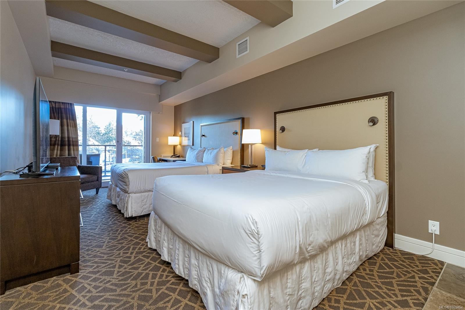 218-220 B-1376 Lynburne Pl, Langford, BC - Indoor Photo Showing Bedroom