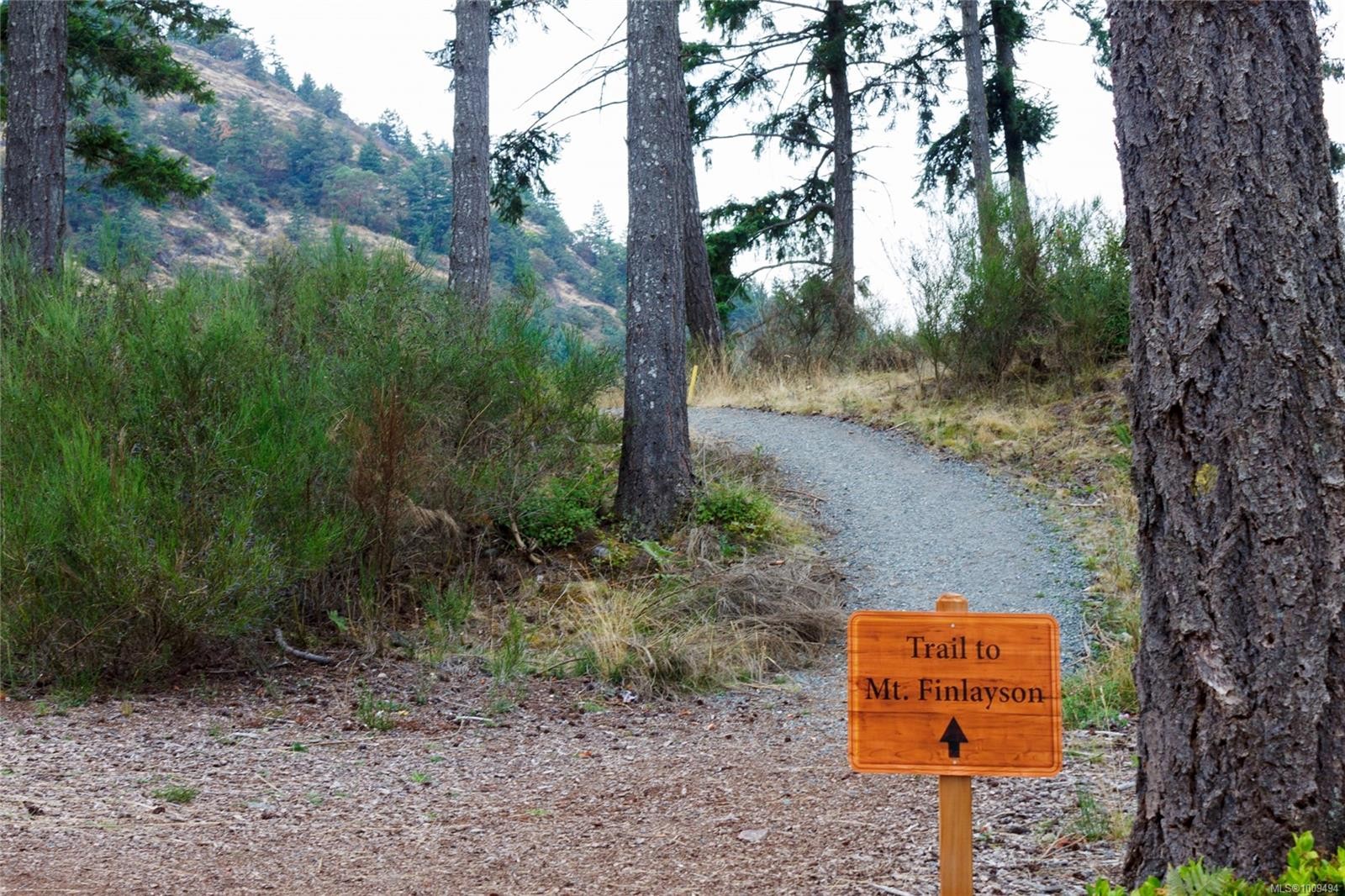 218-220 B-1376 Lynburne Pl, Langford, BC - Outdoor With View