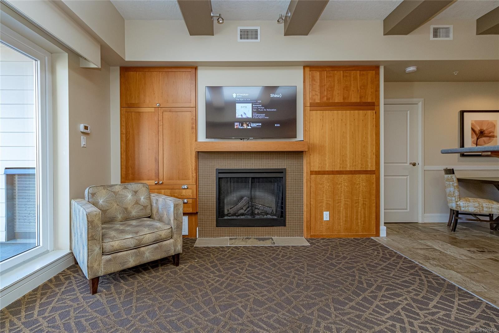 218-220 B-1376 Lynburne Pl, Langford, BC - Indoor With Fireplace