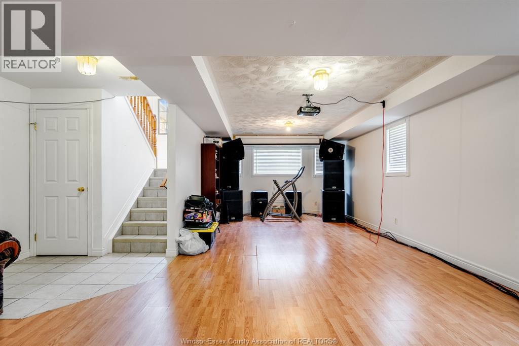 166 Sturgeon Meadows, Leamington, ON - Indoor Photo Showing Other Room