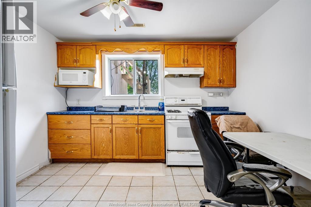 166 Sturgeon Meadows, Leamington, ON - Indoor Photo Showing Kitchen