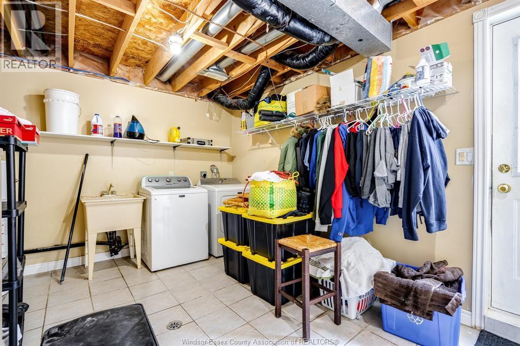 166 Sturgeon Meadows, Leamington, ON - Indoor Photo Showing Laundry Room