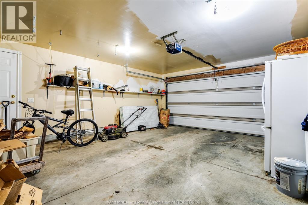 166 Sturgeon Meadows, Leamington, ON - Indoor Photo Showing Garage