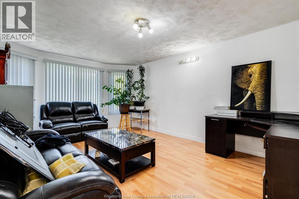 166 Sturgeon Meadows, Leamington, ON - Indoor Photo Showing Living Room