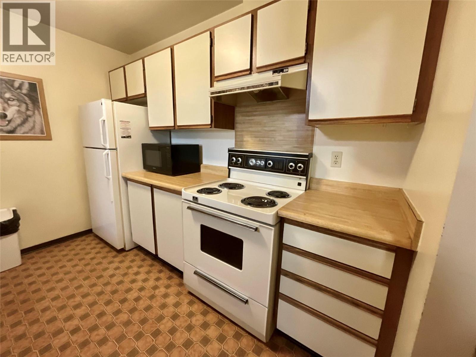195 Chamberlain Crescent Unit# 113, Tumbler Ridge, BC - Indoor Photo Showing Kitchen