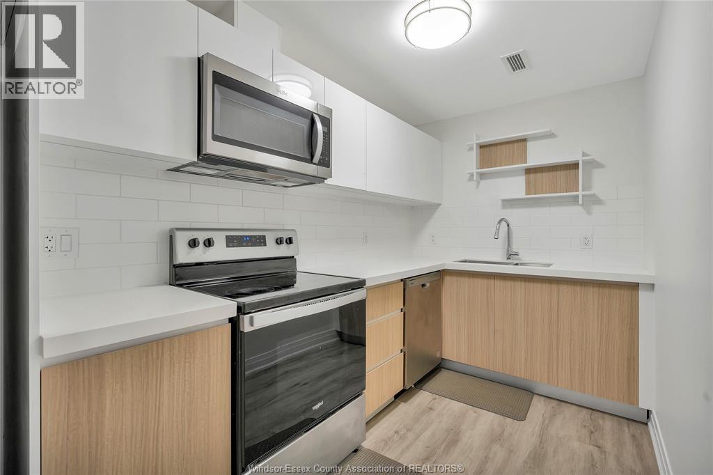 3340 Stella Crescent Unit# 424, Windsor, ON - Indoor Photo Showing Kitchen