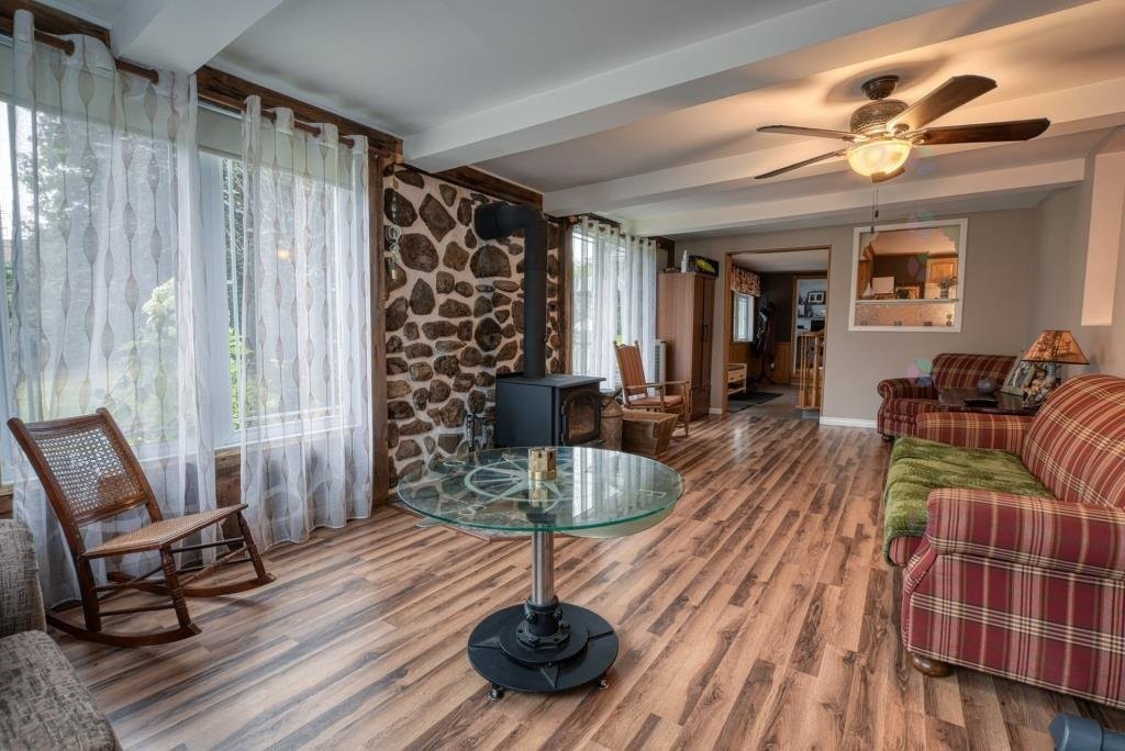 Salle familiale - 3 Rue Girard, Saint-André-D'Argenteuil, QC - Indoor Photo Showing Living Room