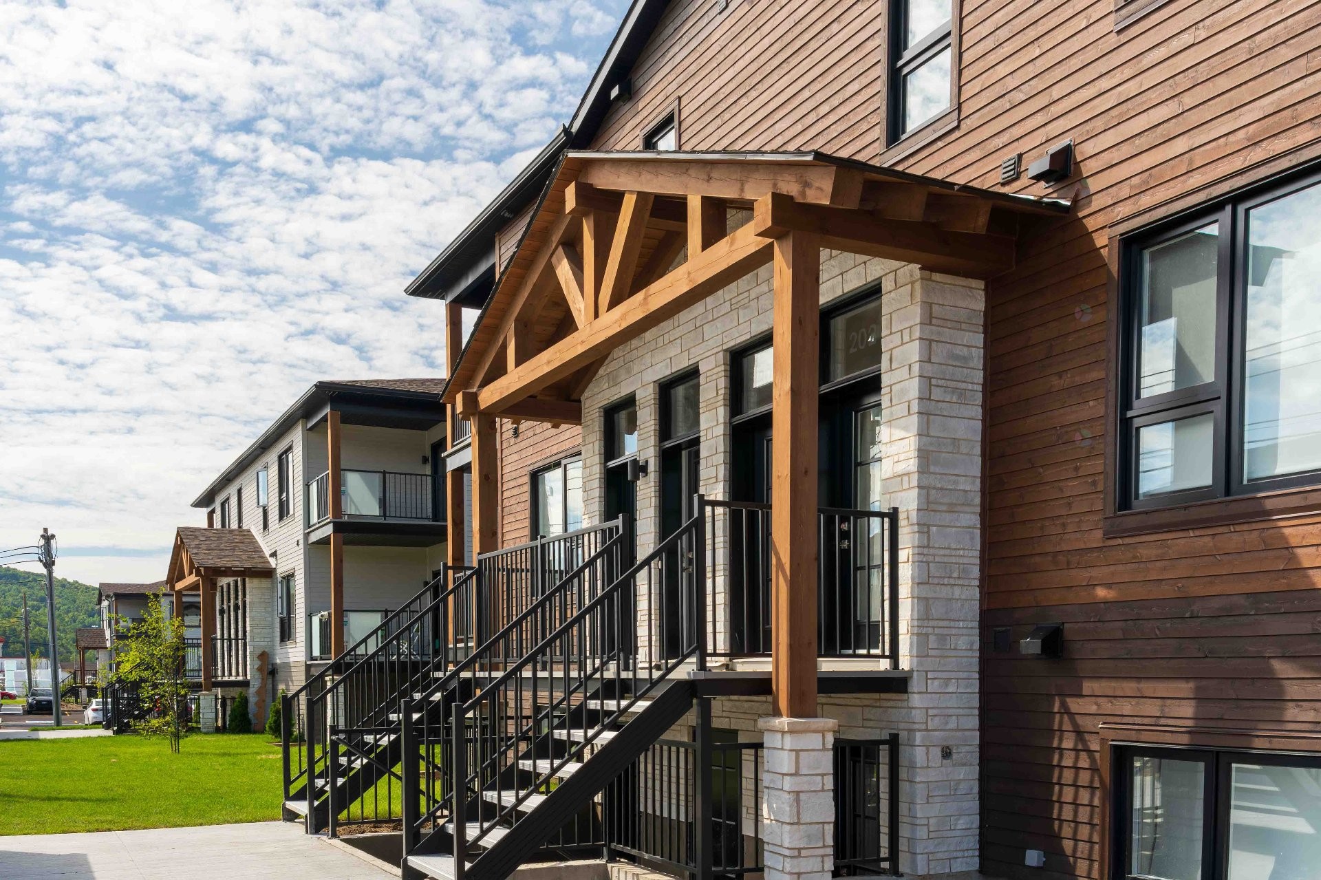 Façade - 300-635 Rue Légaré, Mont-Tremblant, QC - Outdoor