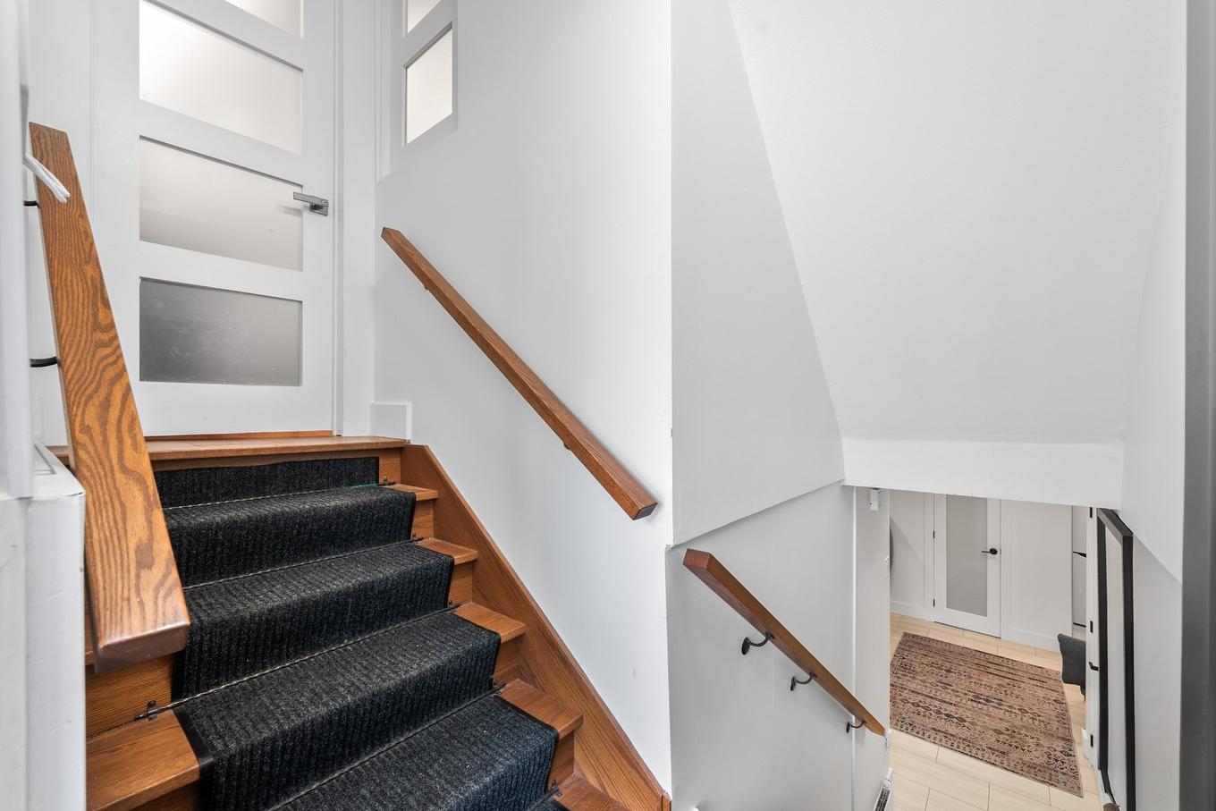 Staircase - 1516 Av. De L'Église, Longueuil (Le Vieux-Longueuil), QC - Indoor Photo Showing Other Room