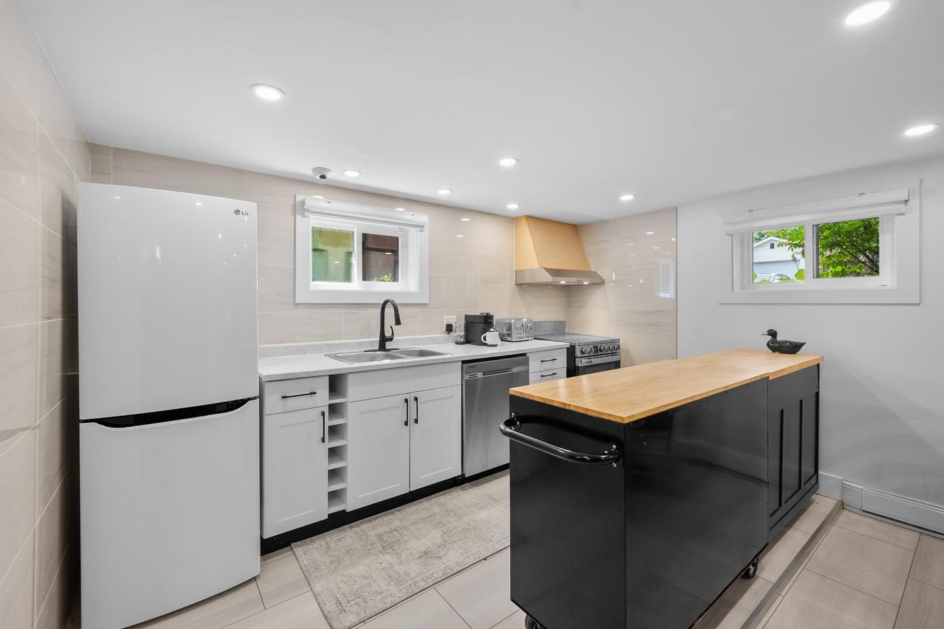 Kitchenette - 1516 Av. De L'Église, Longueuil (Le Vieux-Longueuil), QC - Indoor Photo Showing Kitchen