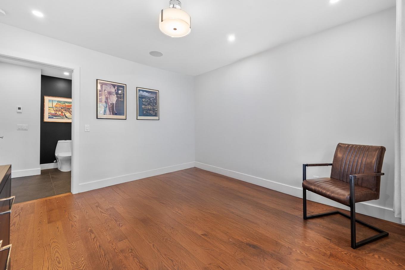 Primary bedroom - 1516 Av. De L'Église, Longueuil (Le Vieux-Longueuil), QC - Indoor Photo Showing Other Room