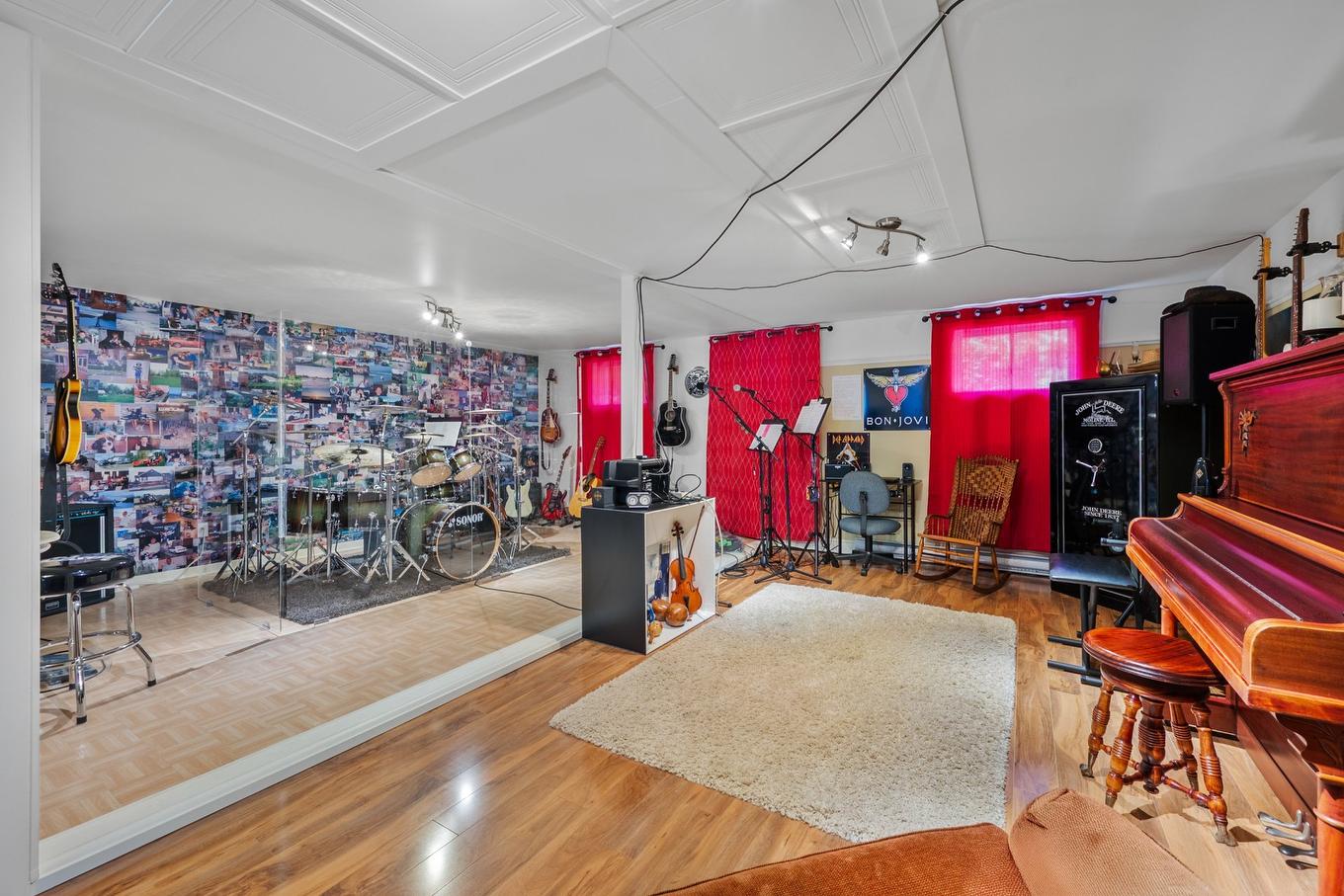 Basement - 95 Ch. Des Quarante, Saint-Mathias-Sur-Richelieu, QC - Indoor Photo Showing Other Room