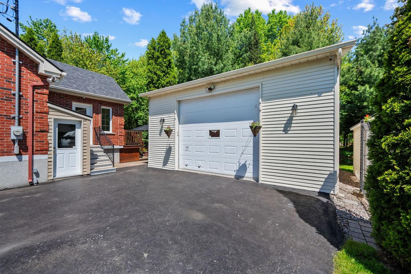 Garage - 95 Ch. Des Quarante, Saint-Mathias-Sur-Richelieu, QC - Outdoor With Exterior