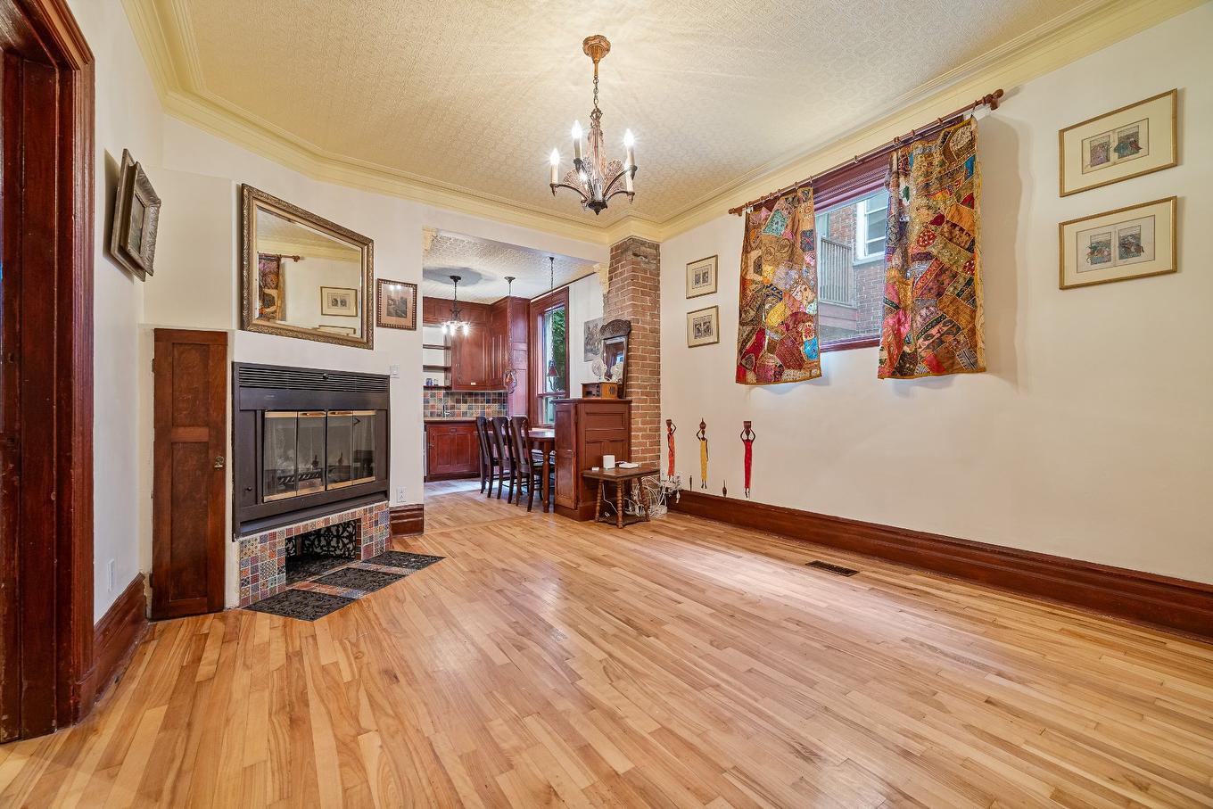 Living room - 4017Z Rue De Bordeaux, Montréal (Le Plateau-Mont-Royal), QC - Indoor Photo Showing Other Room With Fireplace