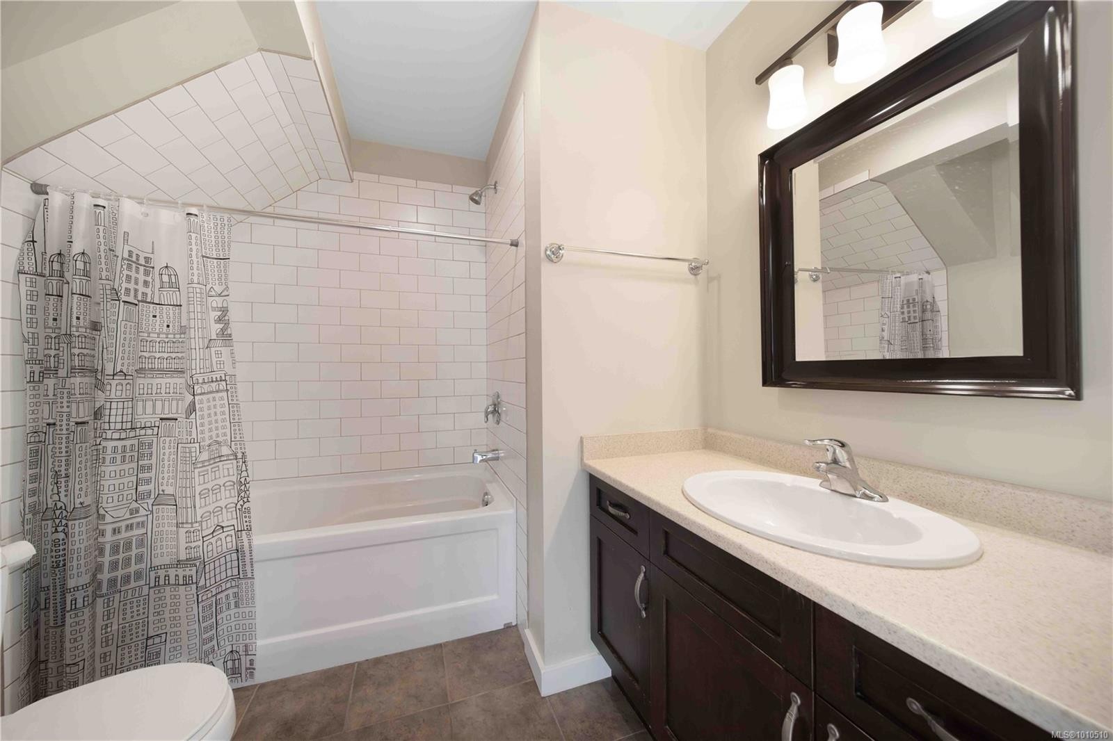 102-5281 Rutherford Rd, Nanaimo, BC