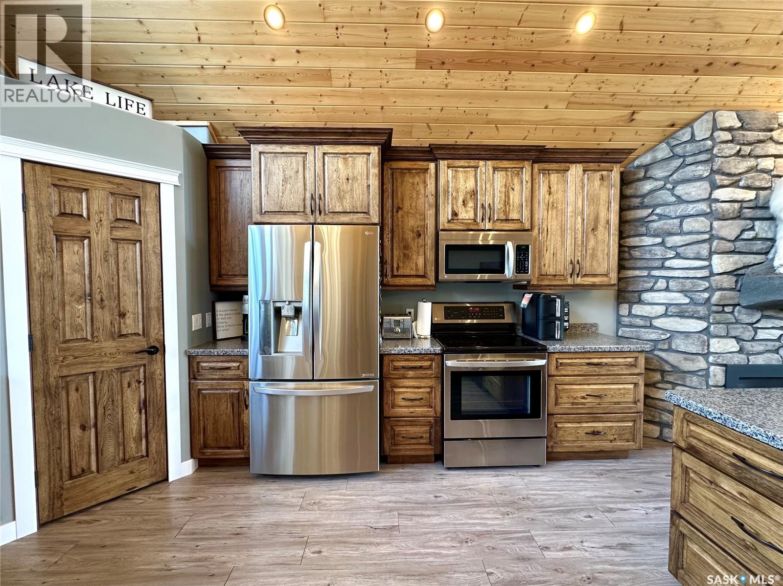 2 Derby Lane, Big Shell, SK - Indoor Photo Showing Kitchen