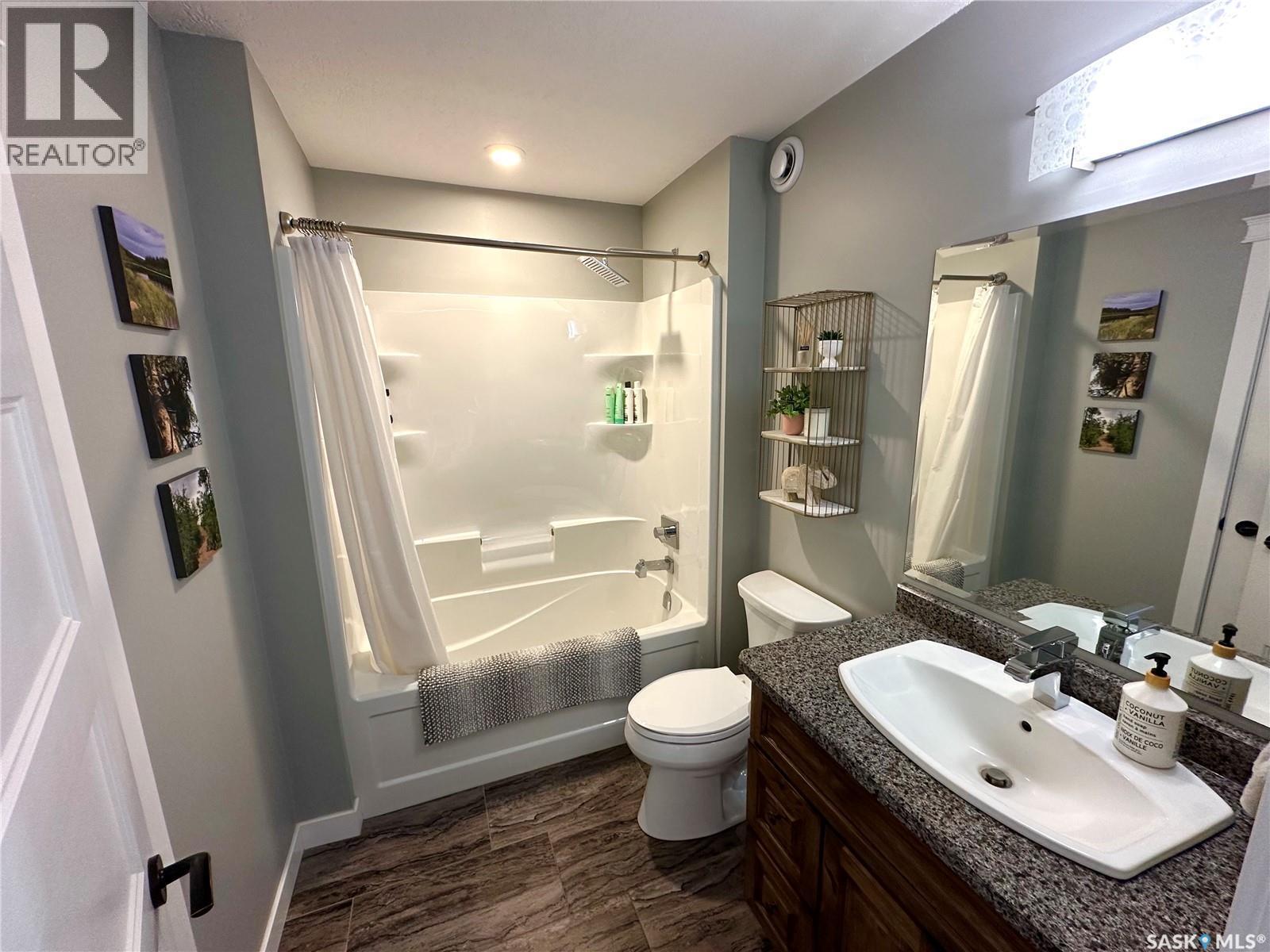 2 Derby Lane, Big Shell, SK - Indoor Photo Showing Bathroom