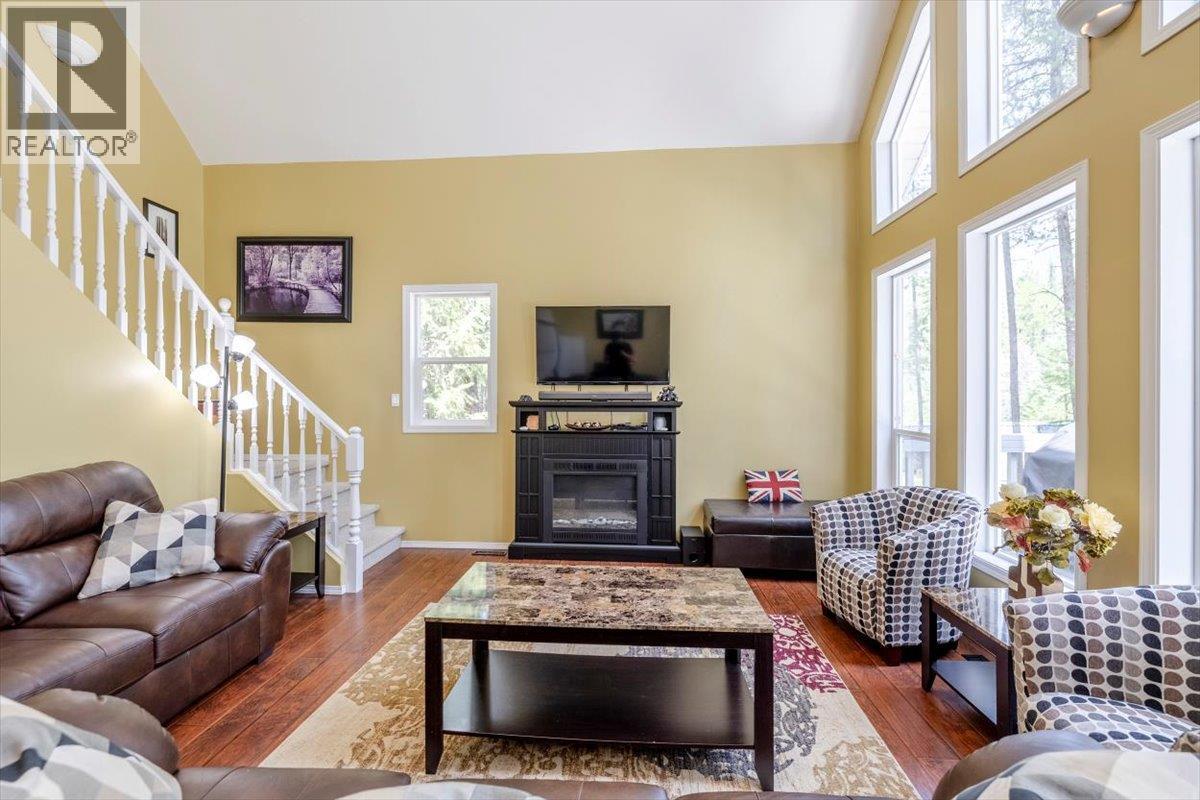 6660 Mclean Road, Jaffray, BC - Indoor Photo Showing Living Room With Fireplace