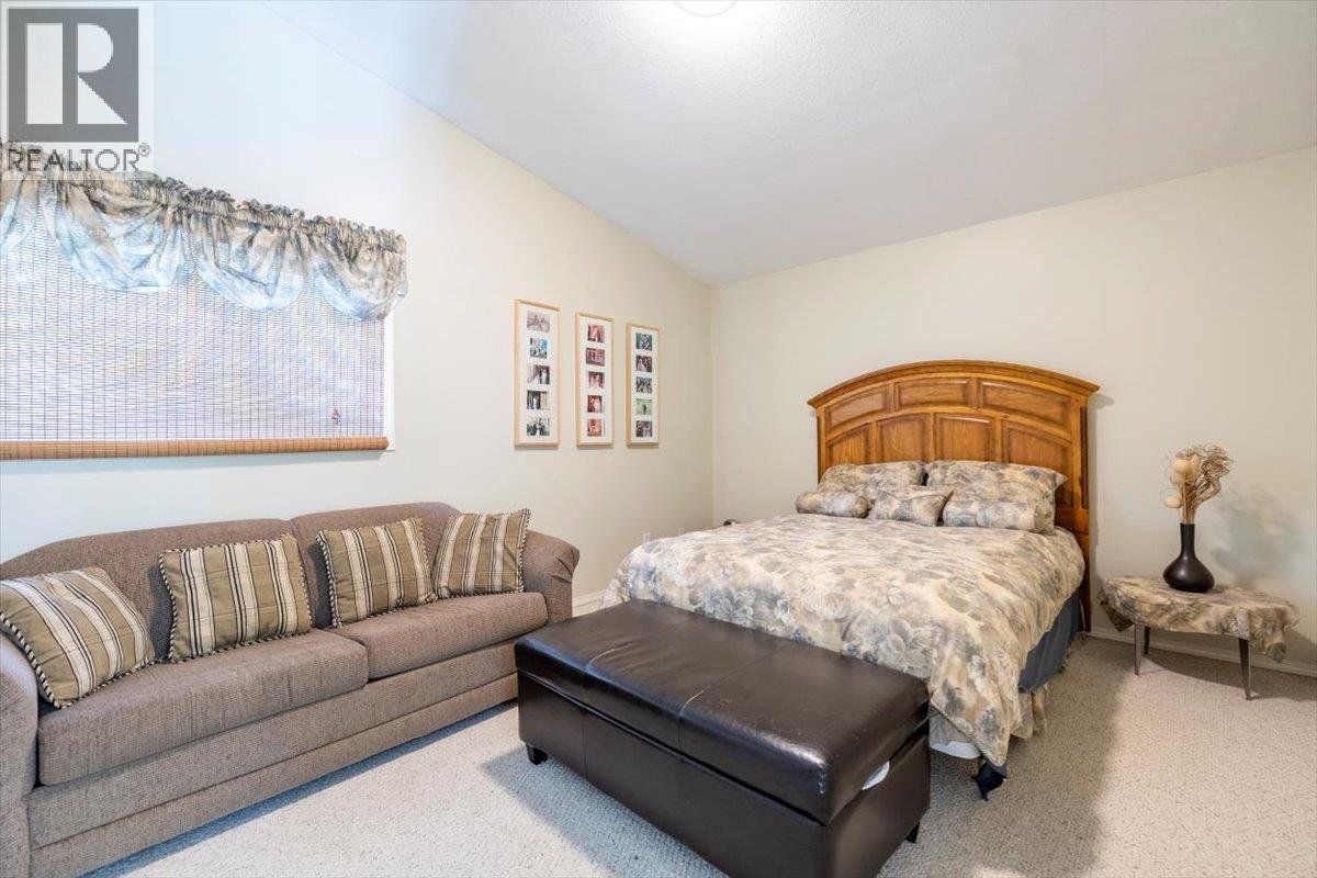 6660 Mclean Road, Jaffray, BC - Indoor Photo Showing Bedroom